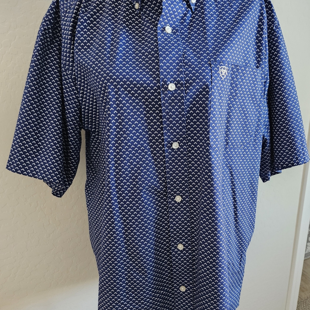 Ariat Men's Navy and White Geometric Button Down Shirt New without tags sz Large - Picture 7 of 7